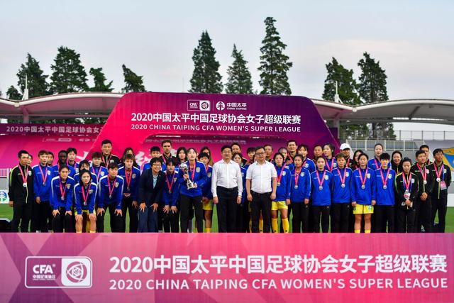 米奇称赞里德的拼搏精神与出色篮板嗅觉